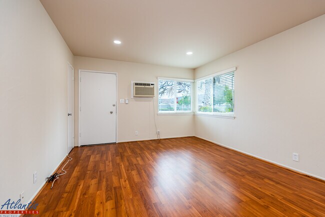 Foto del edificio - 5193 Redstone Dr