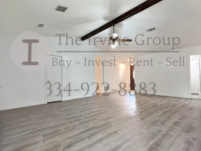 Foto del edificio - 3 bed 2 bath with 2 car garage