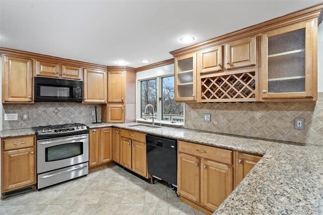 Building Photo - 17 Valley Dr