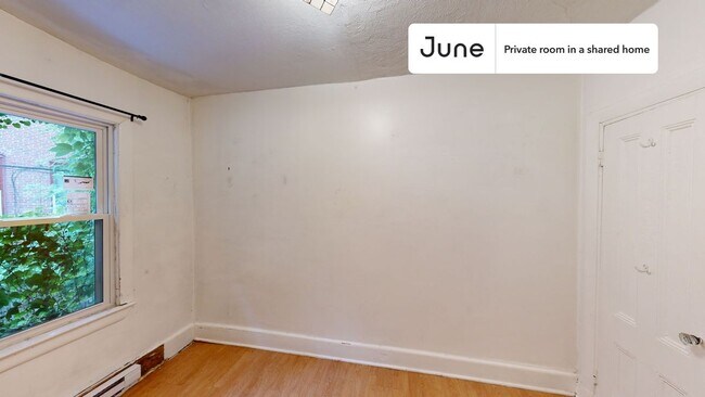 Foto del edificio - Private bedroom in 3 bed/1 bath Home