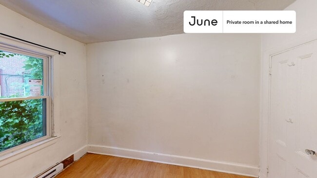 Building Photo - Private bedroom in 3 bed/1 bath Home