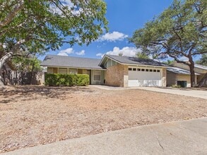 Building Photo - 10038 Woodland Village Dr