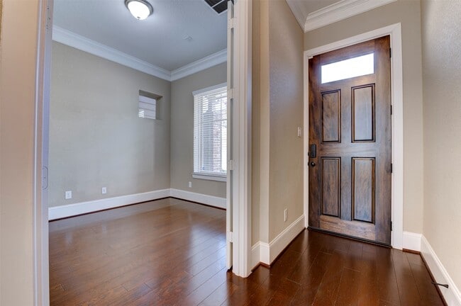 Building Photo - 8825 Ashbloom Ln