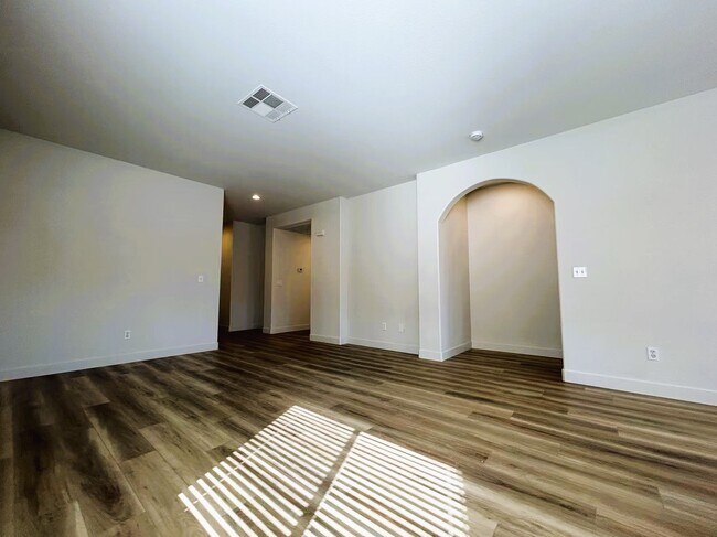 Foto del edificio - 2112 Fred Brown Dr