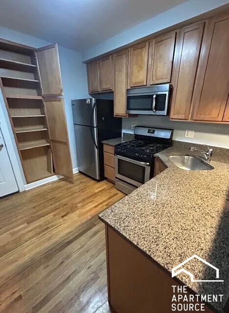 Building Photo - 2340 W Granville Ave