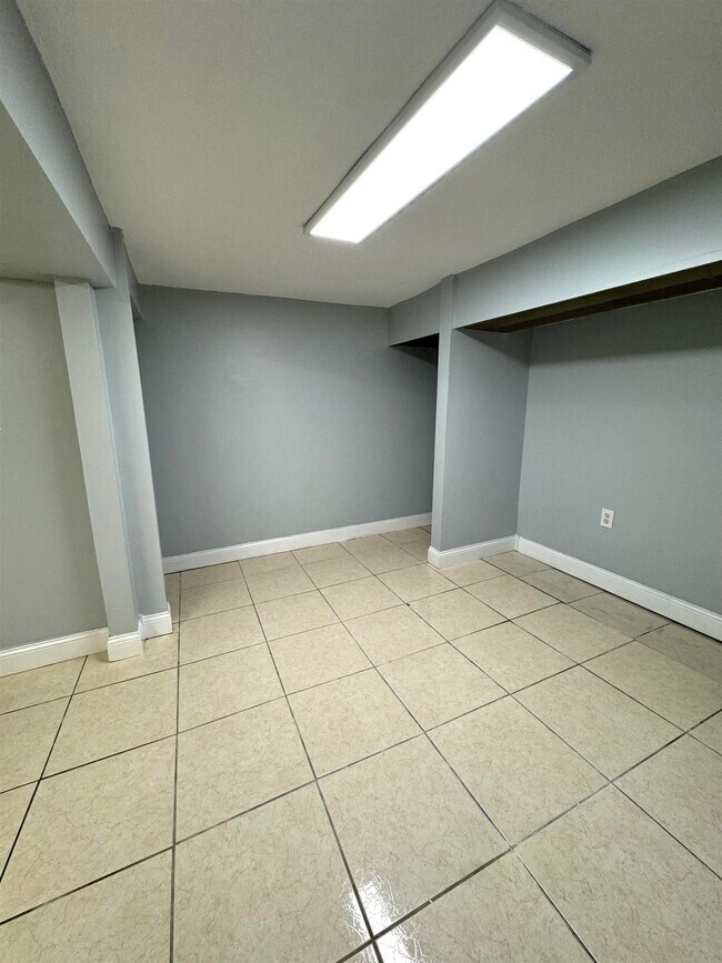 Building Photo - 2201 Palisade Ave