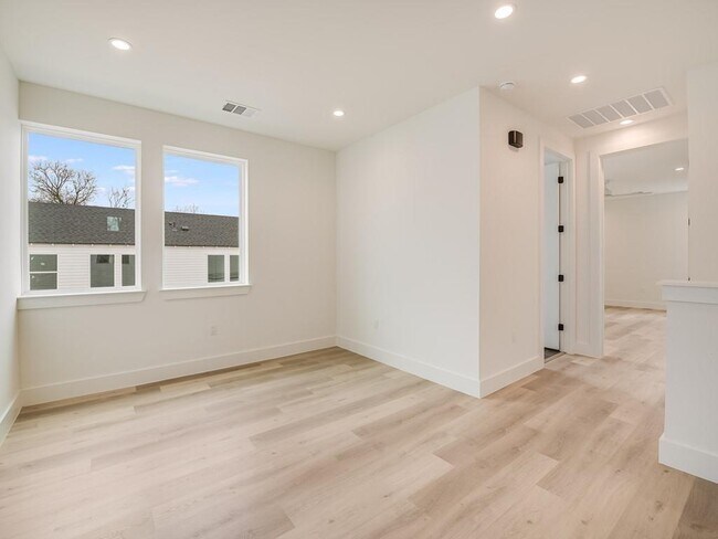 Foto del edificio - 7006 Bennett Ave