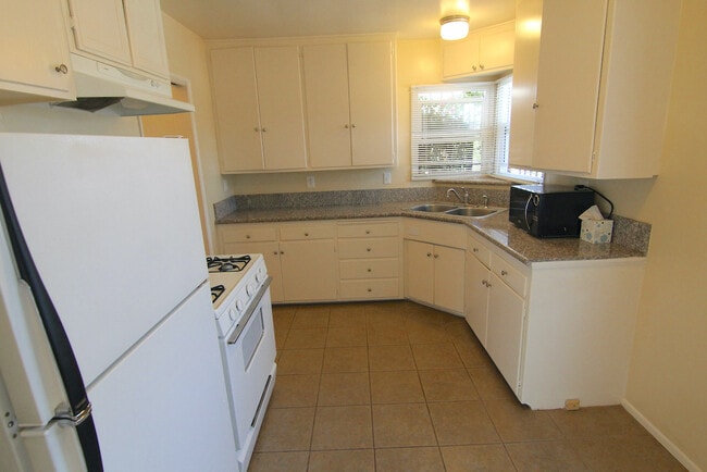 Building Photo - 1323 Centinela Ave