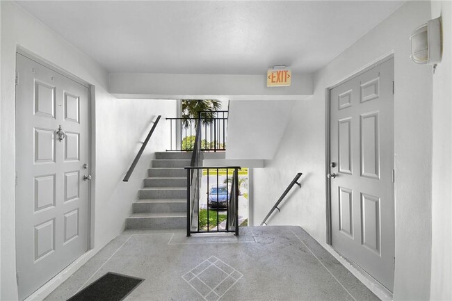 Building Photo - 1008 Green Pine Blvd