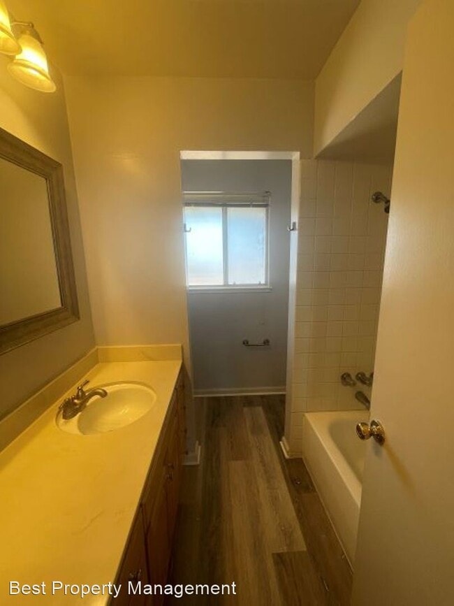 Building Photo - 2 br, 1.5 bath House - 5552 Roundtree Terrace