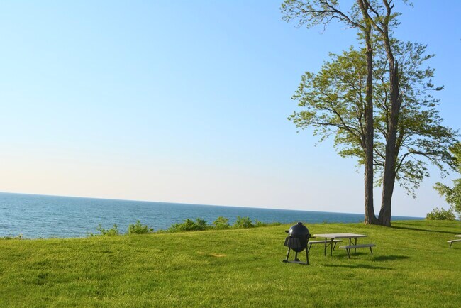 Foto del edificio - 3626 Lakeshore Dr