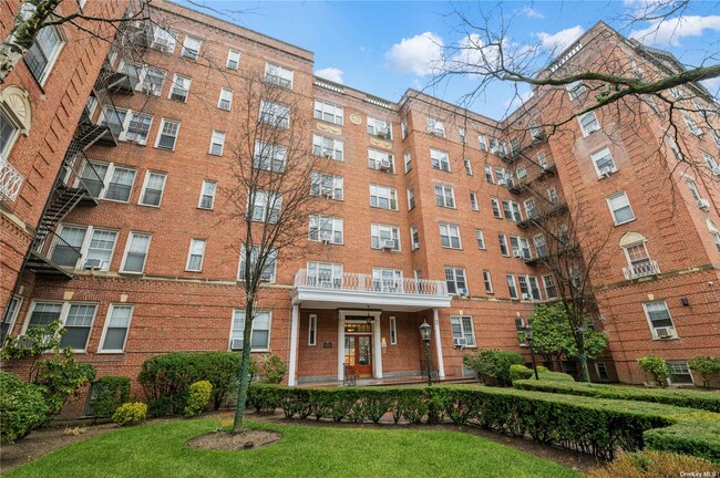Foto del edificio - 68-37 108th St