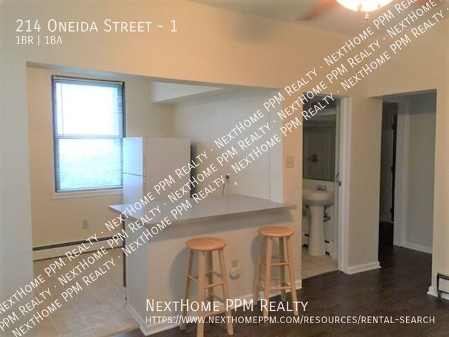 Building Photo - 214 Oneida St