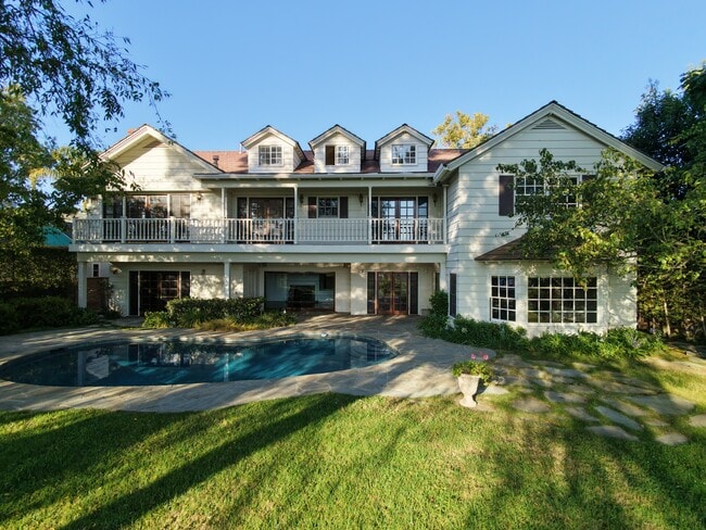 Building Photo - 2545 Roscomare Rd