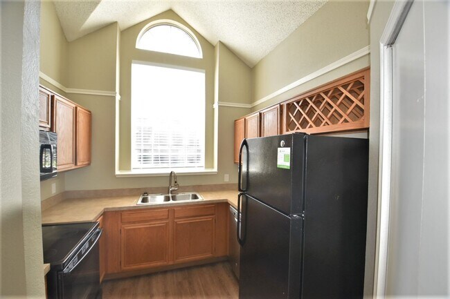 Building Photo - 6817 Driffield Cir W