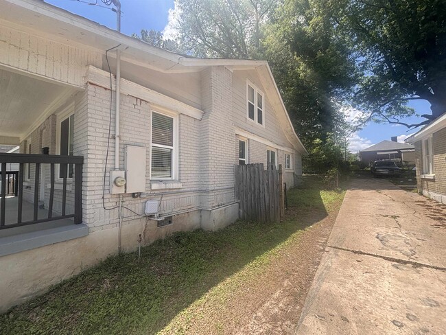 Building Photo - 549 Josephine St