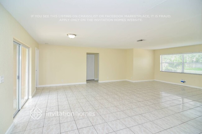 Building Photo - 479 NW 19th Ct