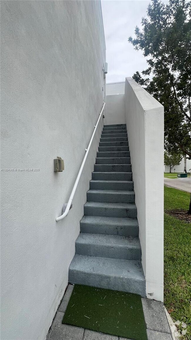 Building Photo - 6612 NW 103rd Pkwy