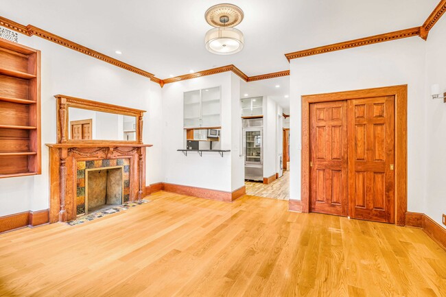 Building Photo - 50 W 91st St