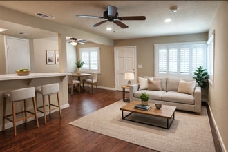 Building Photo - 16673 Viewpoint Ln