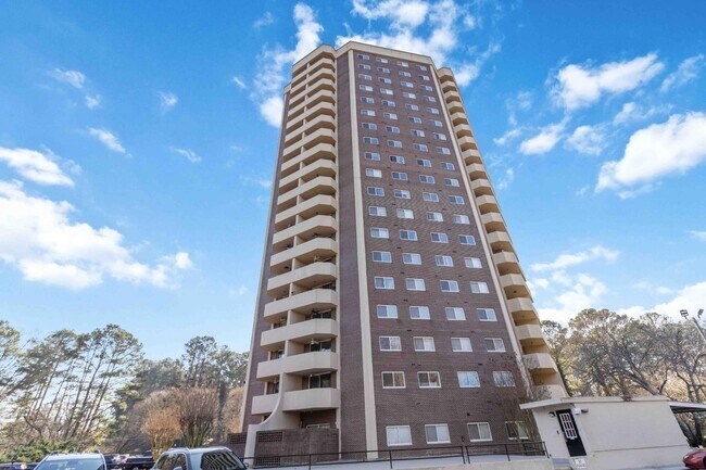 Building Photo - 1501 Clairmont Rd