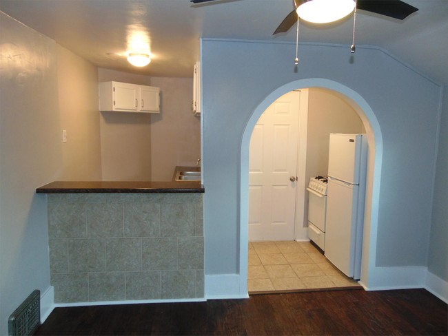 Building Photo - 326 S Quincy St
