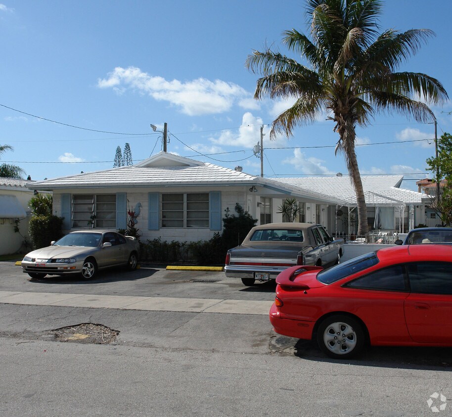 Primary Photo - 1750 Fletcher St