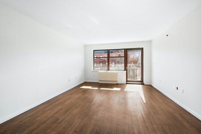 Foto del edificio - SUNNY 2 BEDROOM WITH PARK VIEWS