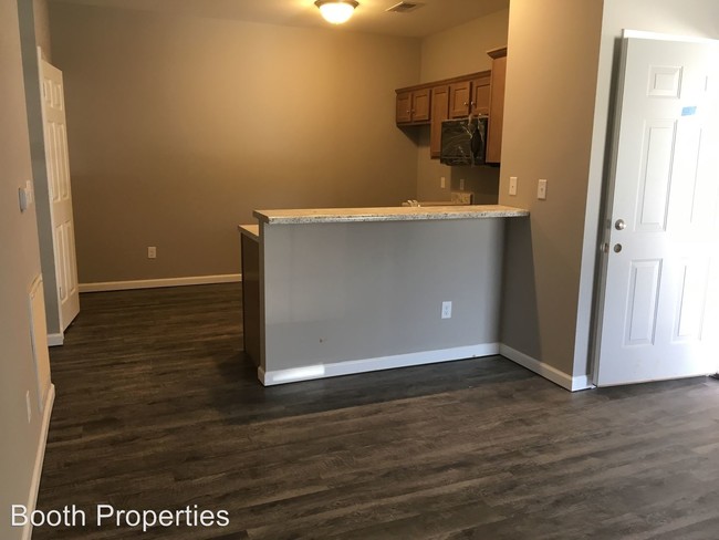 Building Photo - 875 Lynnwood Way