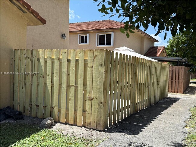 Foto del edificio - 17354 NW 74th Ave