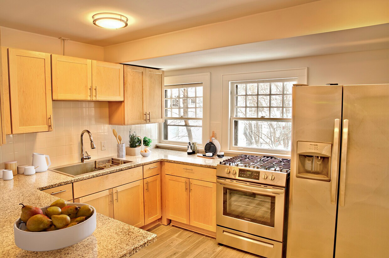 Kitchen - 3241 E Bde Maka Ska Pkwy