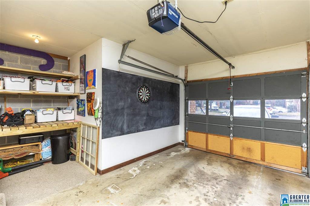 Garage - 1982 Waterford Plz