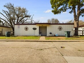 Building Photo - 312 Ehlinger Dr