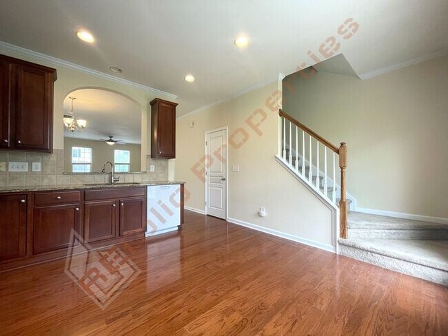 Building Photo - Cozy 2 Bedroom 2.5 Bathroom Townhome with ...