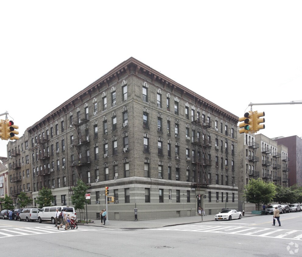 Foto principal - 623 W 204th St