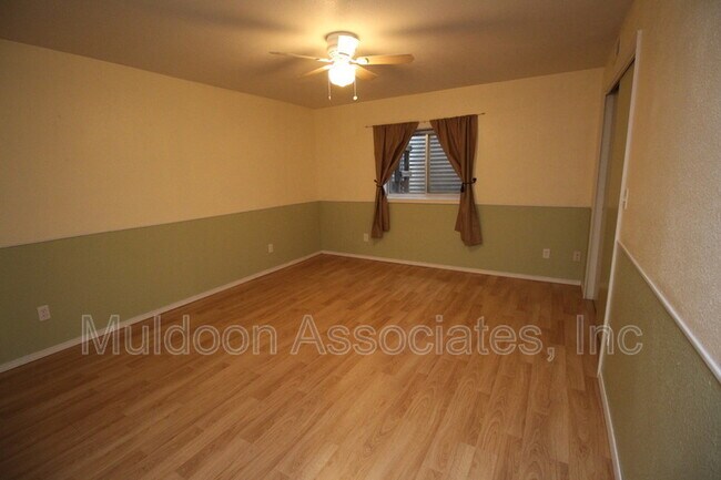 Foto del edificio - 6724 Lost Springs Dr