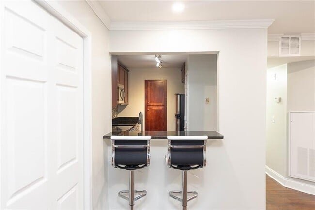 Building Photo - 2657 Lenox Rd NE