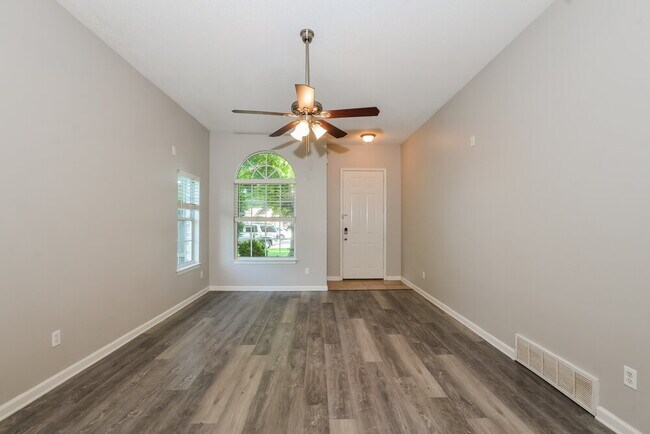 Foto del edificio - 8280 Dexter Ridge Cove E