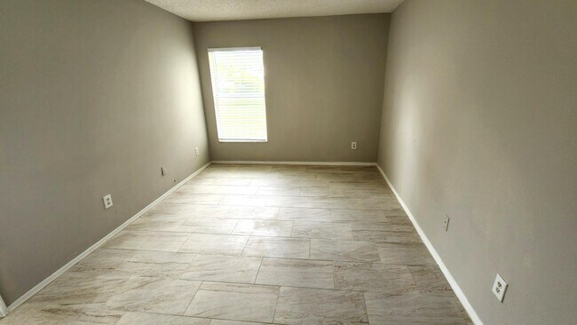 Building Photo - 1164 Lucaya Cir