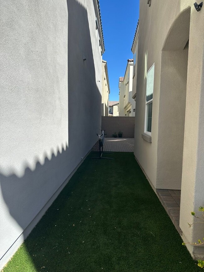 Building Photo - Recent Build Spacious 3BR House in Chandle...