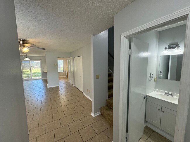 Foto del edificio - 2810 Villa Woods Cir
