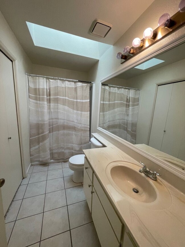 Foto del edificio - Move in ready home available now!
