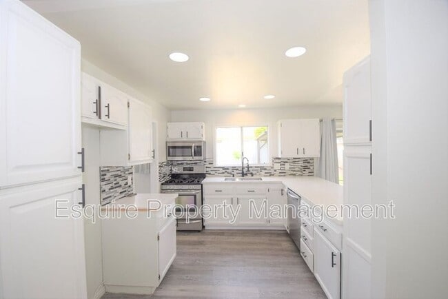 Building Photo - 2675 Munson St