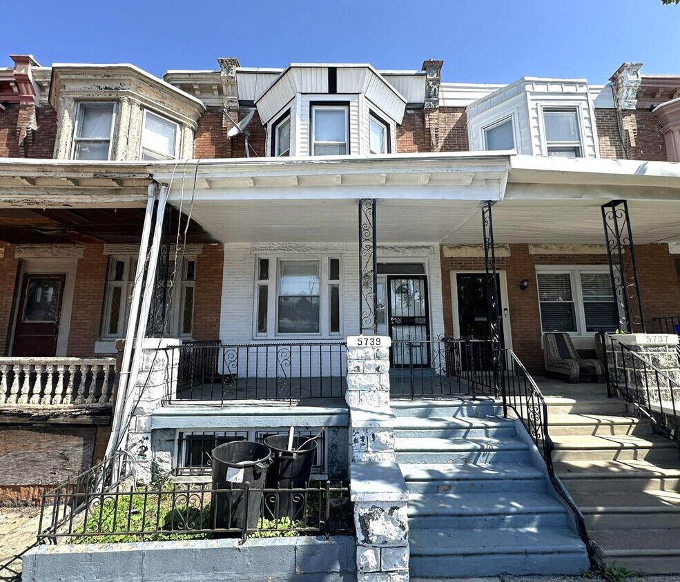Primary Photo - Stunning 4-Bedroom Townhome in Carroll Par...