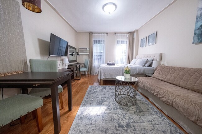 Foto del edificio - 328 E 74th St