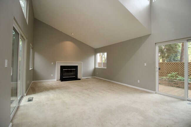 Foto del edificio - 17638 NW Shorewood Dr
