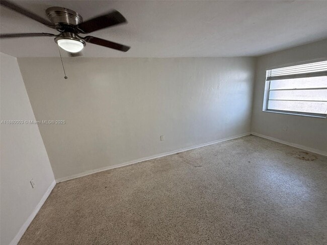 Foto del edificio - 990 SW 4th St