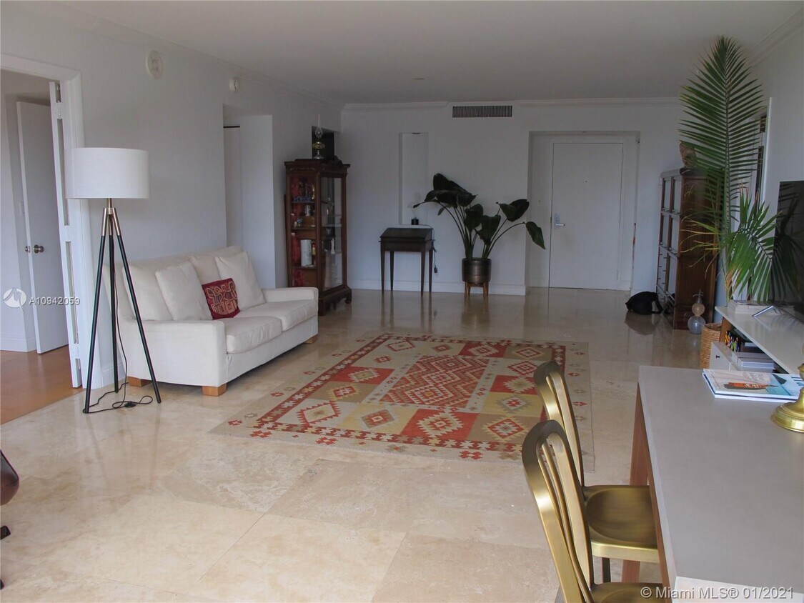 Foto principal - 780 NE 69th St