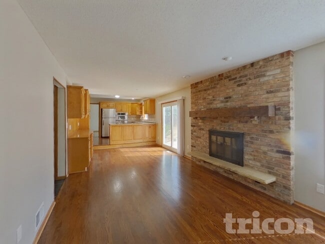Building Photo - 3301 Skyview Dr