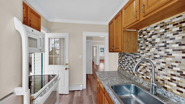 Building Photo - 5 Ropes St